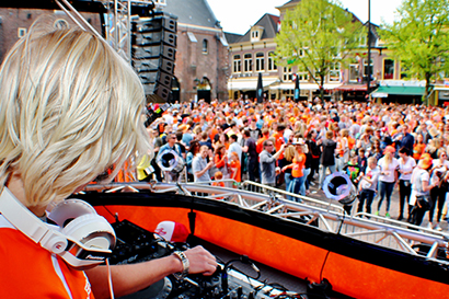 DJ outdoor event, L-Acoustics KARA